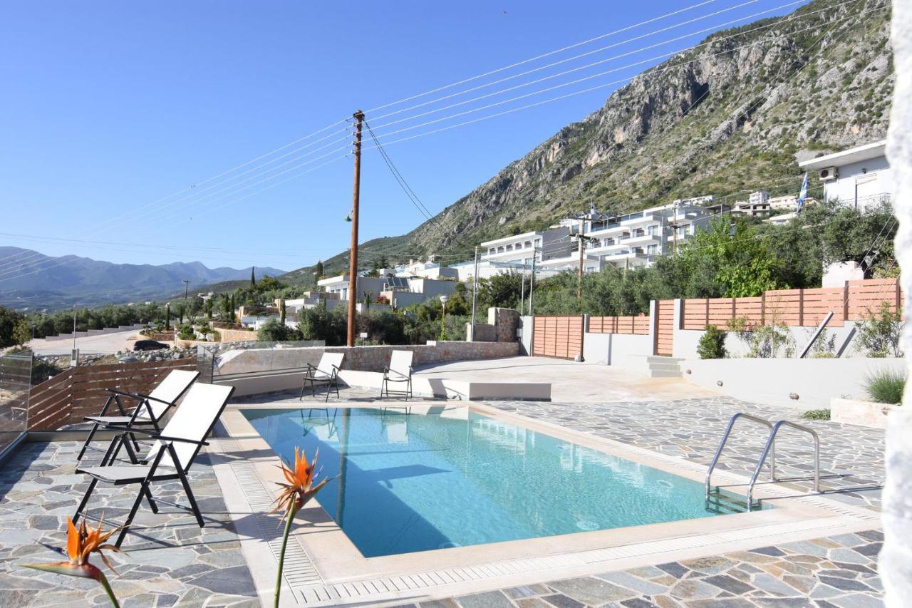Villa Dafni - Infinite Sea Vistas With Private Pool Каламата Экстерьер фото