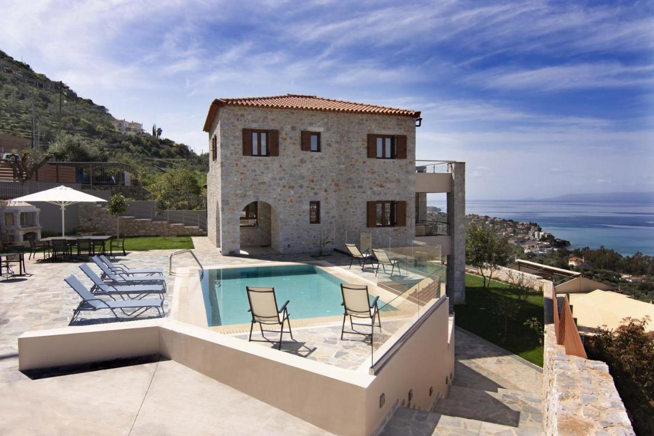 Villa Dafni - Infinite Sea Vistas With Private Pool Каламата Экстерьер фото